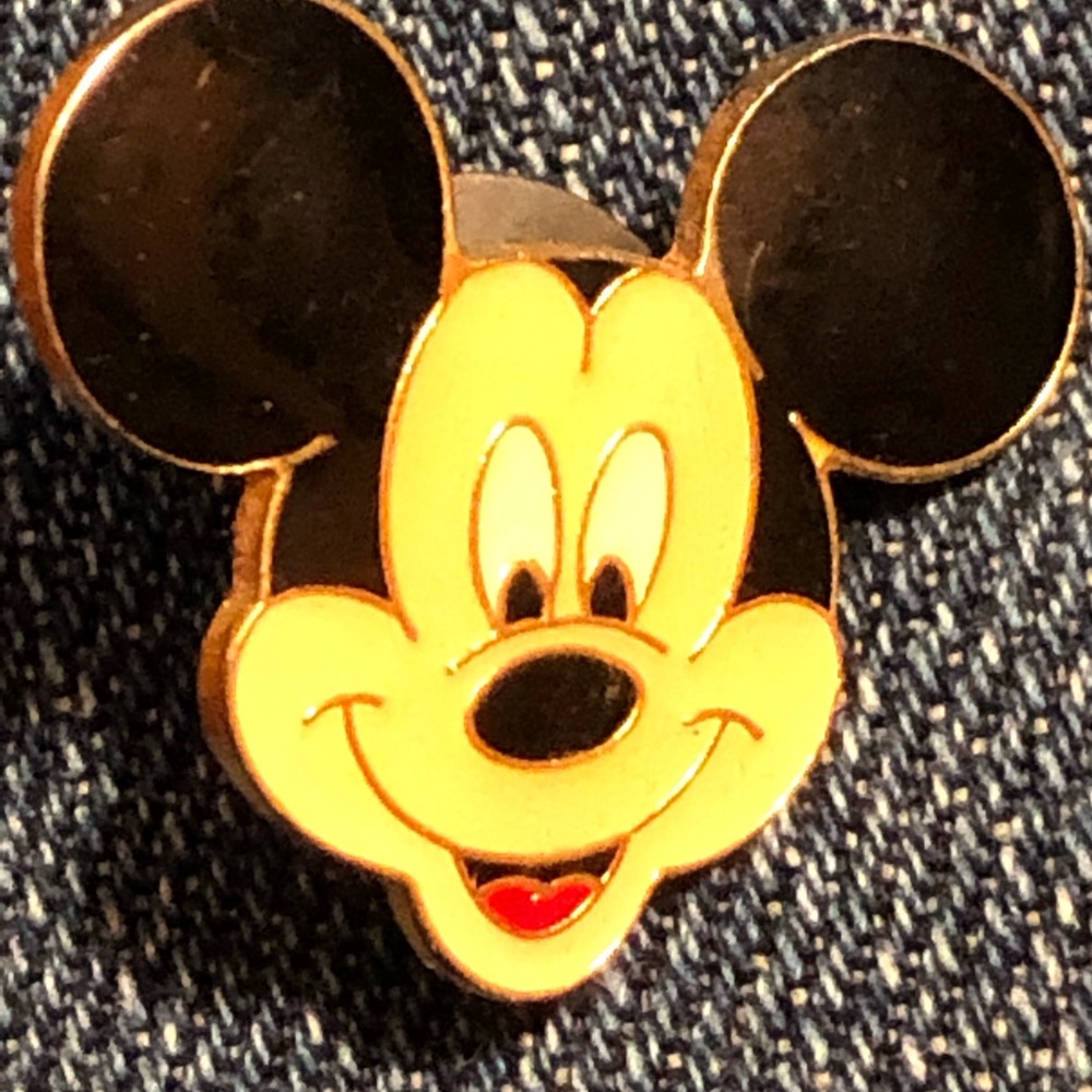 Mickey Face Pin - Picture 2 of 3